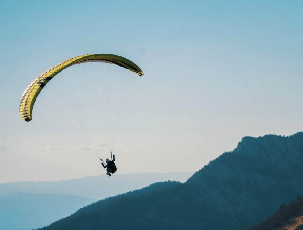 Voler au dessus du lac du Bourget en Savoie